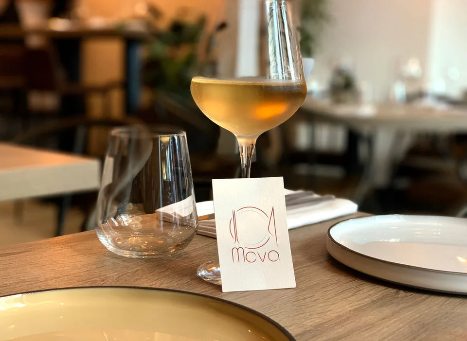 Mova — atmosphere