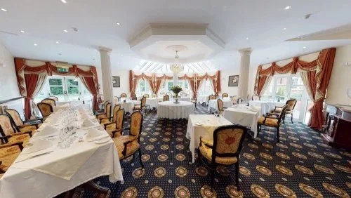 Lakes Restaurant — atmosphere