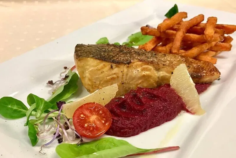 Forgó Étterem — food