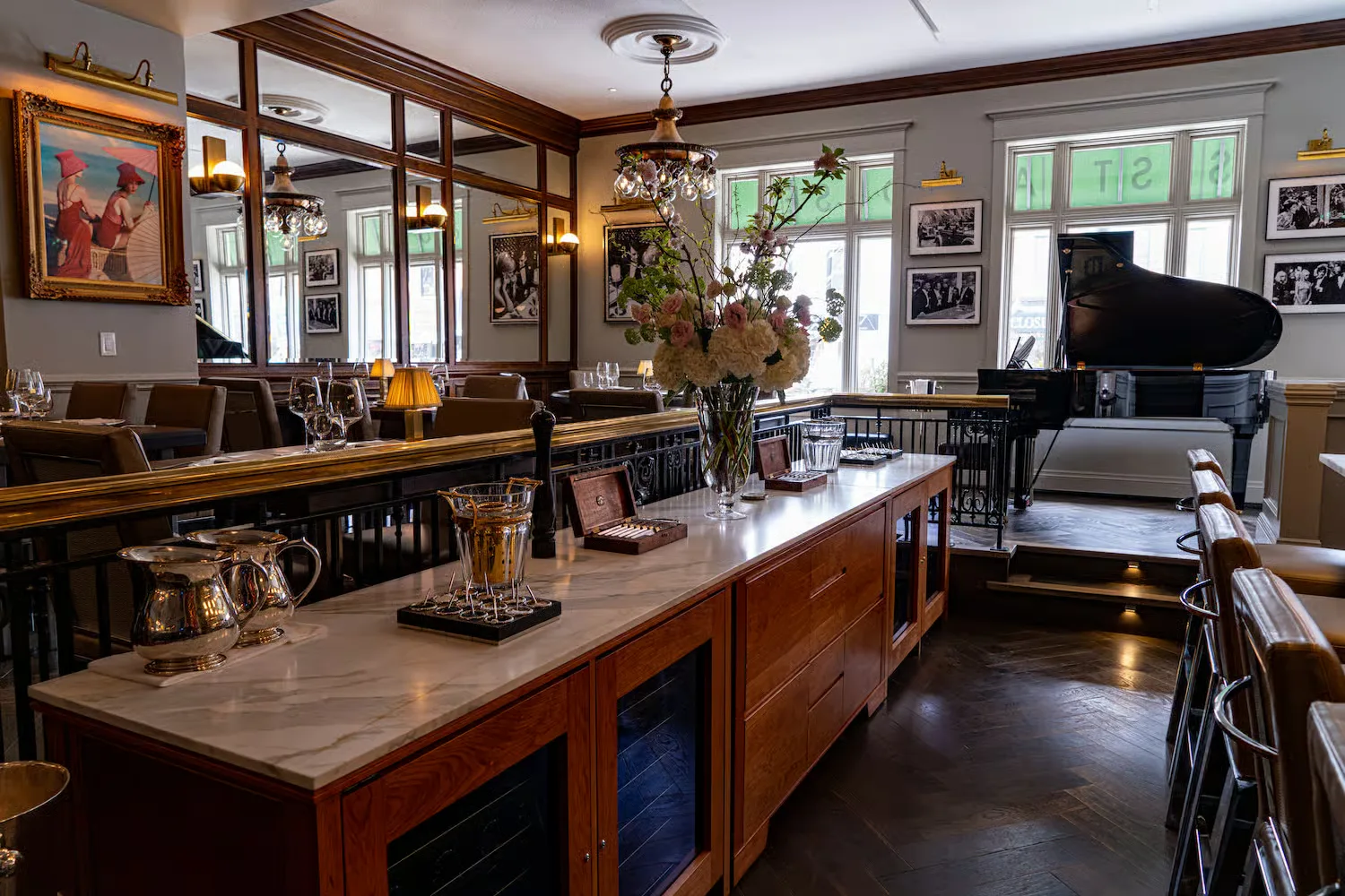Oliver's Steakhouse — atmosphere