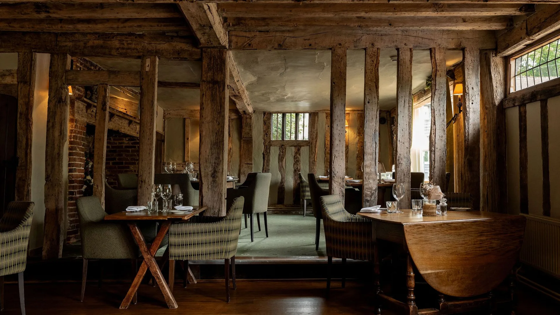 The White Hart — atmosphere