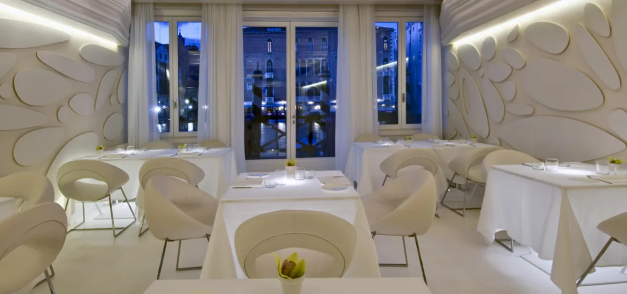 Antinoo's Lounge & Restaurant del Sina Centurion Palace — photo 12