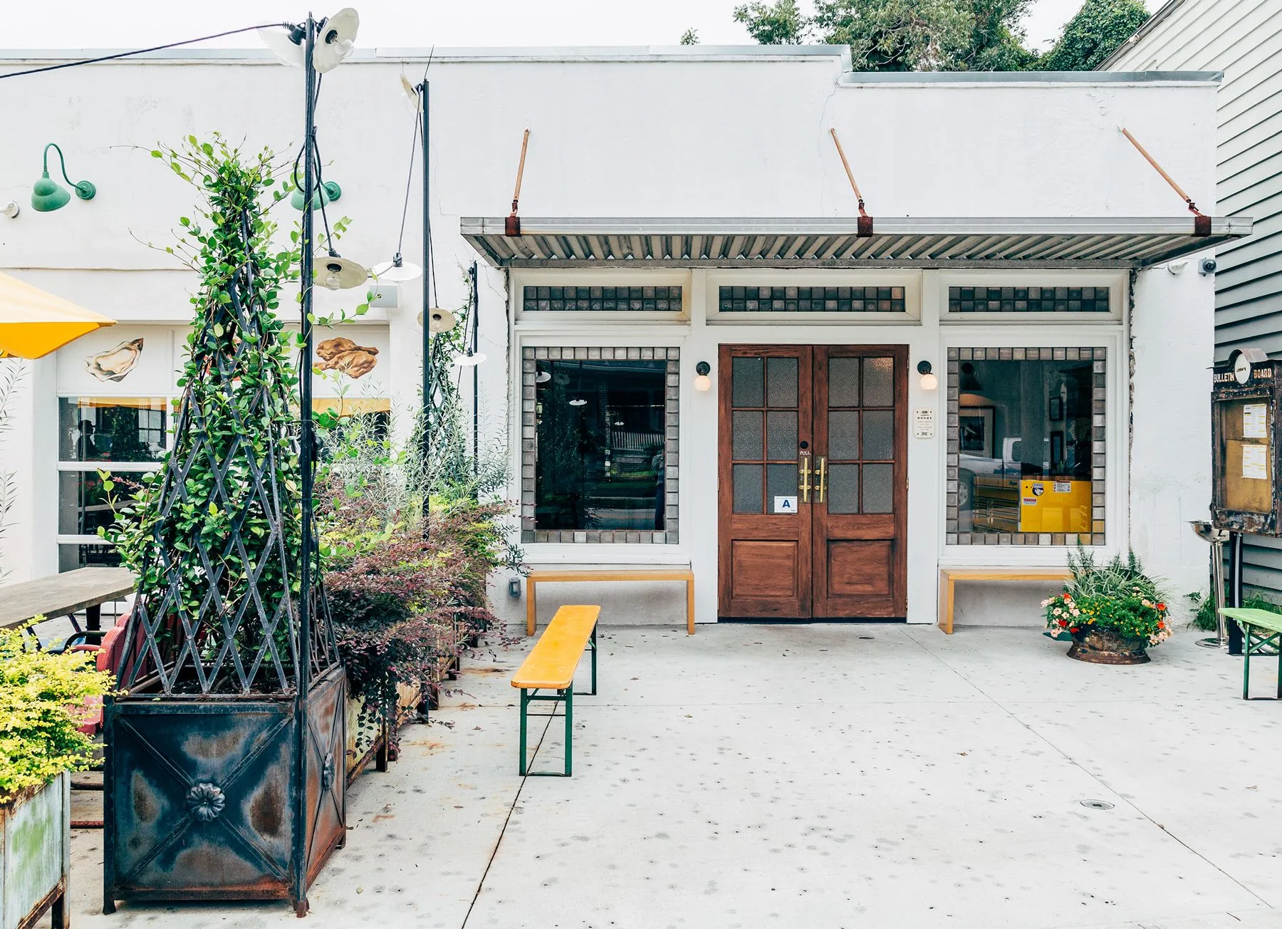 Leon's Oyster Shop — atmosphere