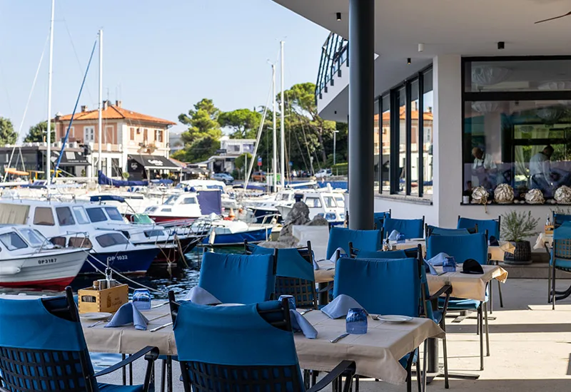 Yacht Club — photo 32