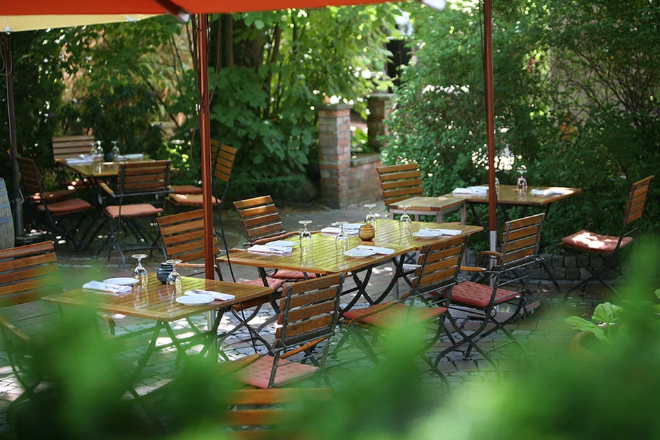 Pades Restaurant — atmosphere
