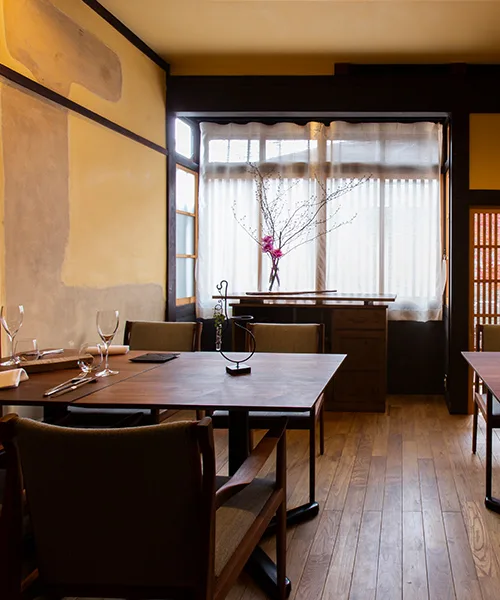 Bini — atmosphere