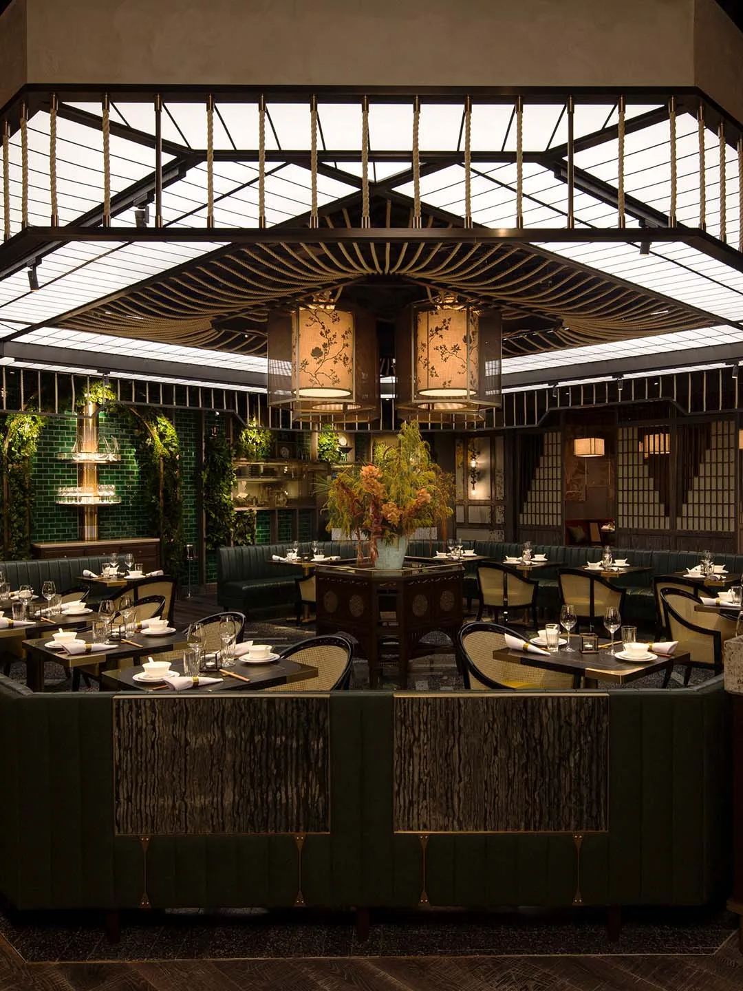Mott 32 — atmosphere