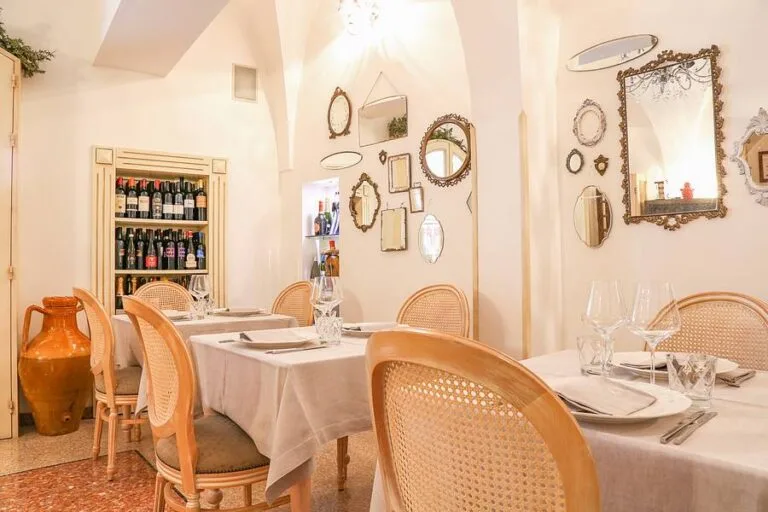 Osteria Piazzetta Cattedrale — atmosphere