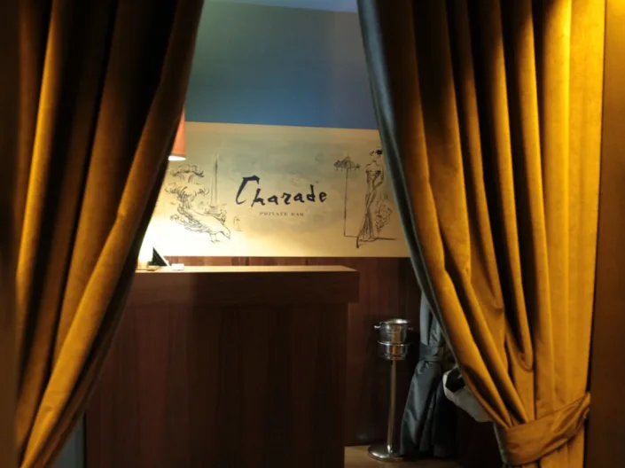 Charade — photo 19