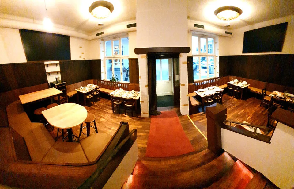 Caro's — atmosphere