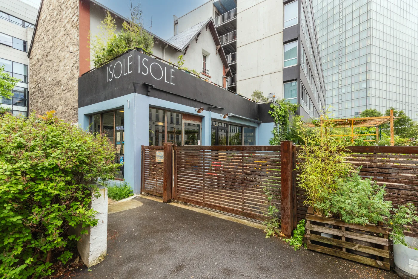 Isolé, Paris