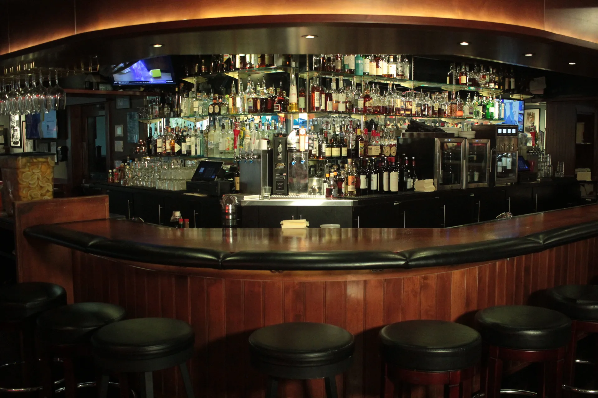 Elbow Room Bar & Grill — photo 24