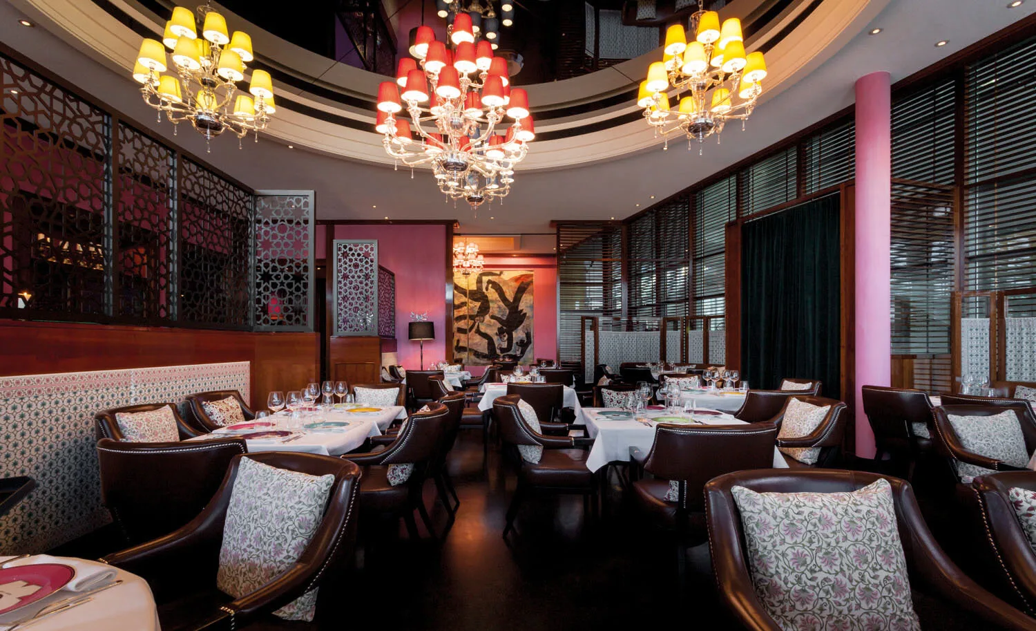 INDIA CLUB — atmosphere