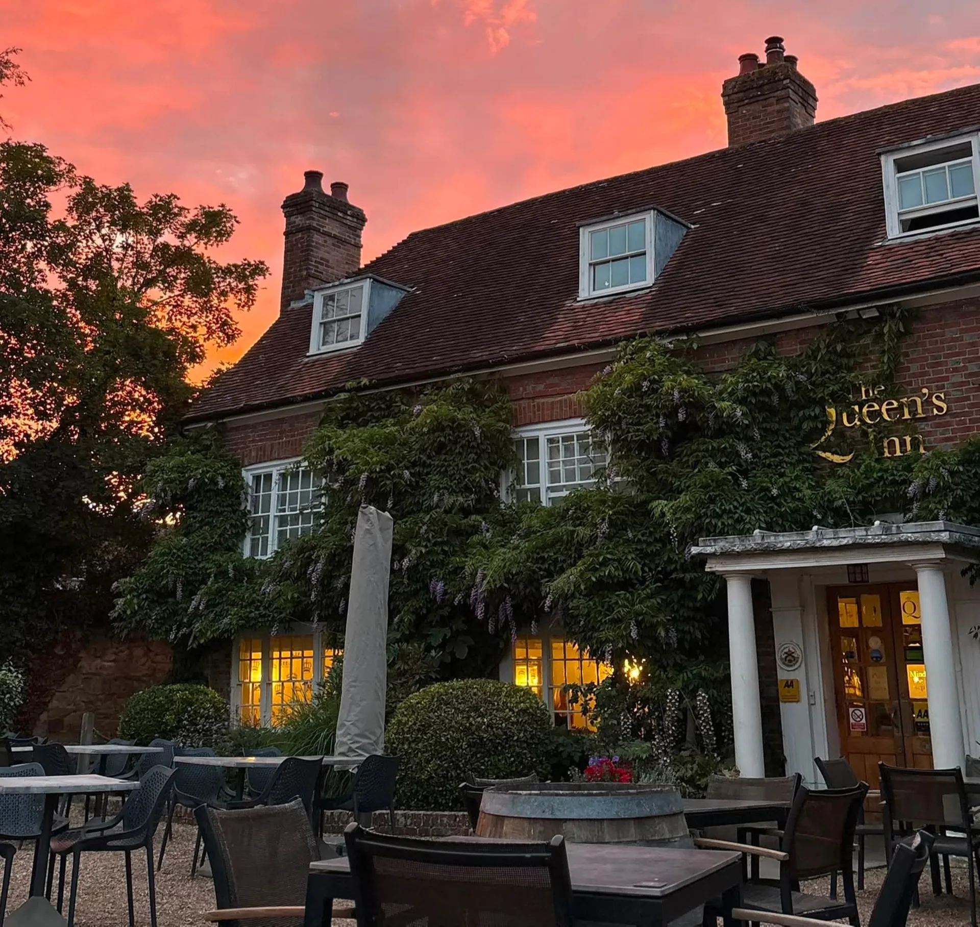 The Queen's Inn — photo 16