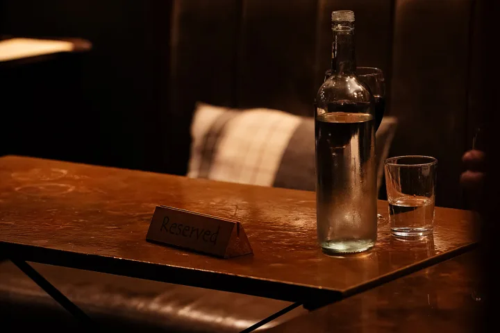 The Six Bells — atmosphere