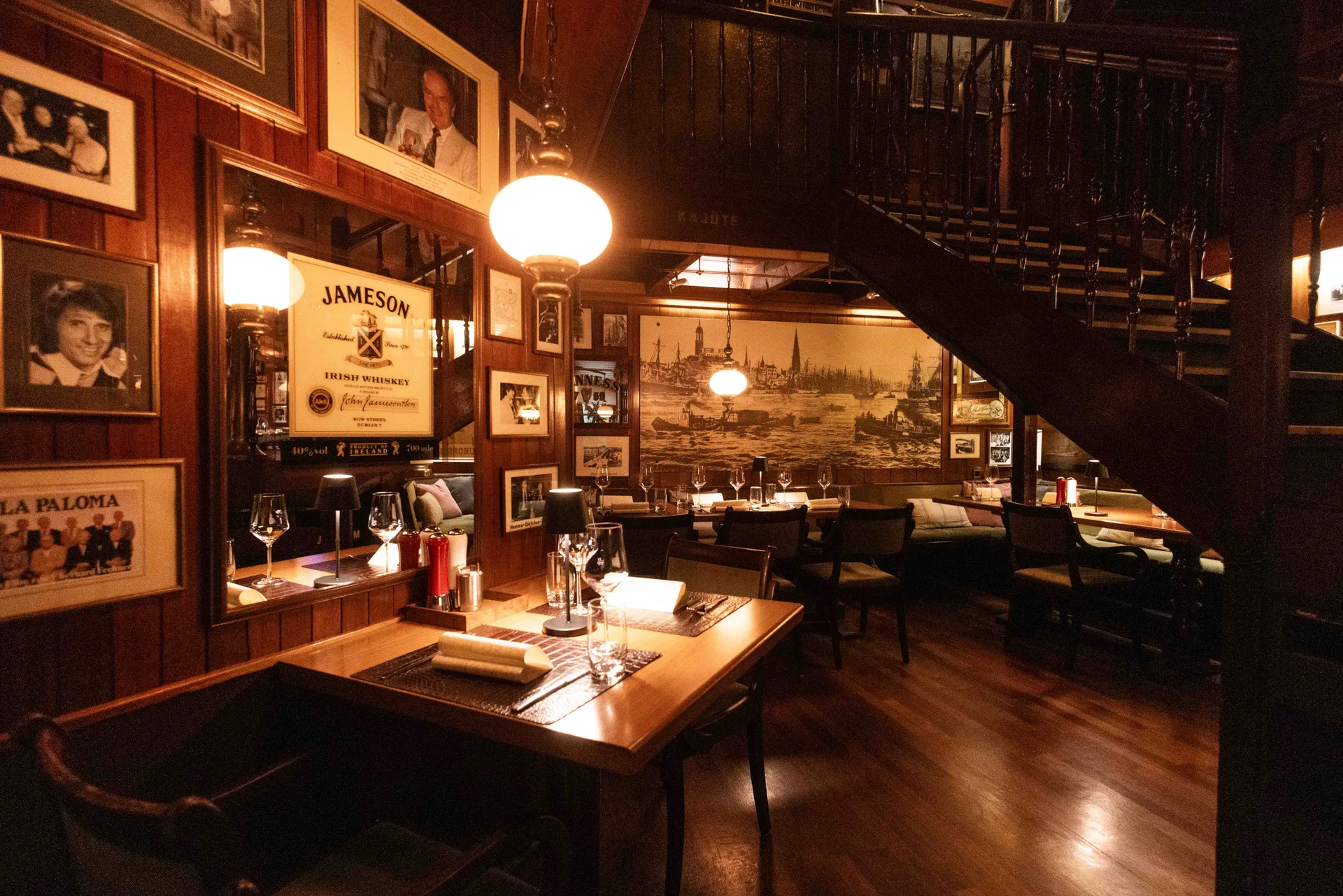 Old Commercial Room — photo 11