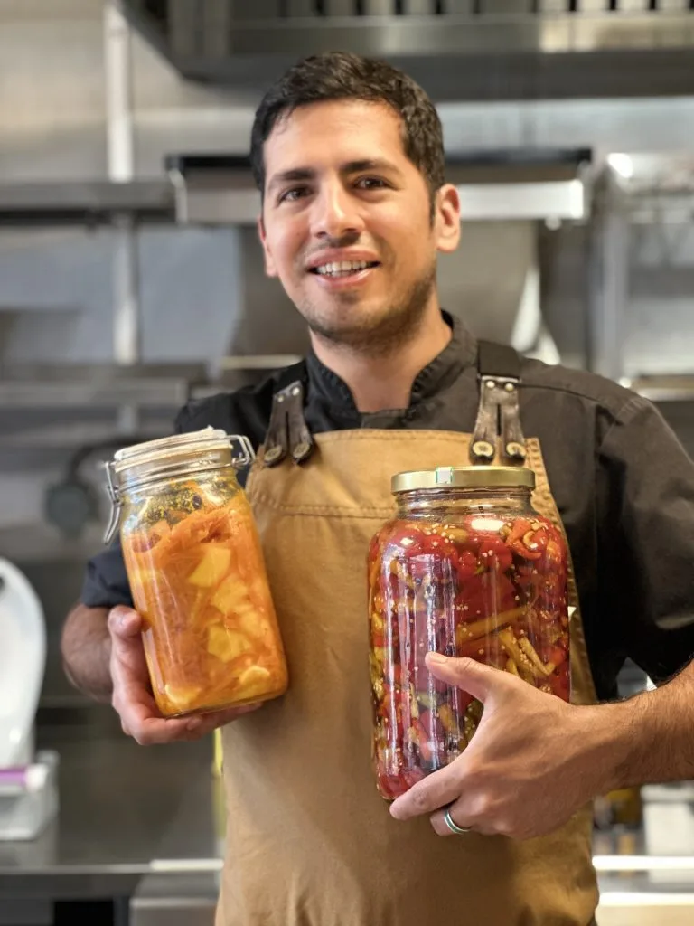 Canta Lola — kitchen