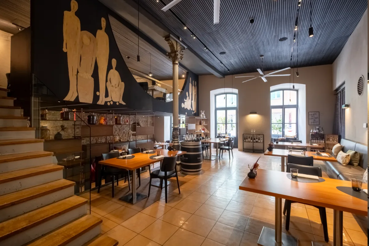 smith fine dining — atmosphere