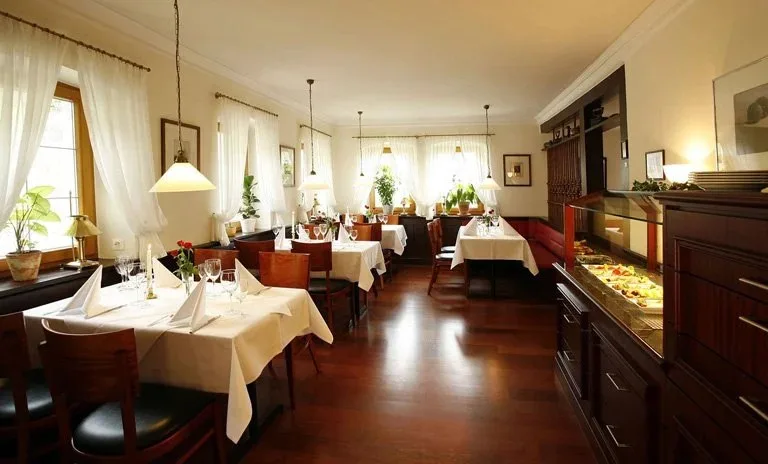 Züfle Restaurant — atmosphere