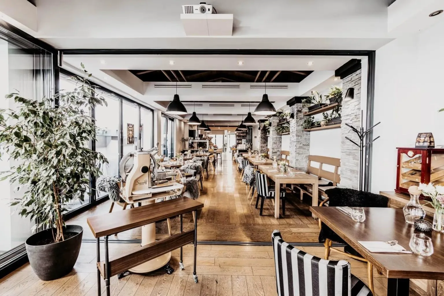 Season Restaurant — photo 108
