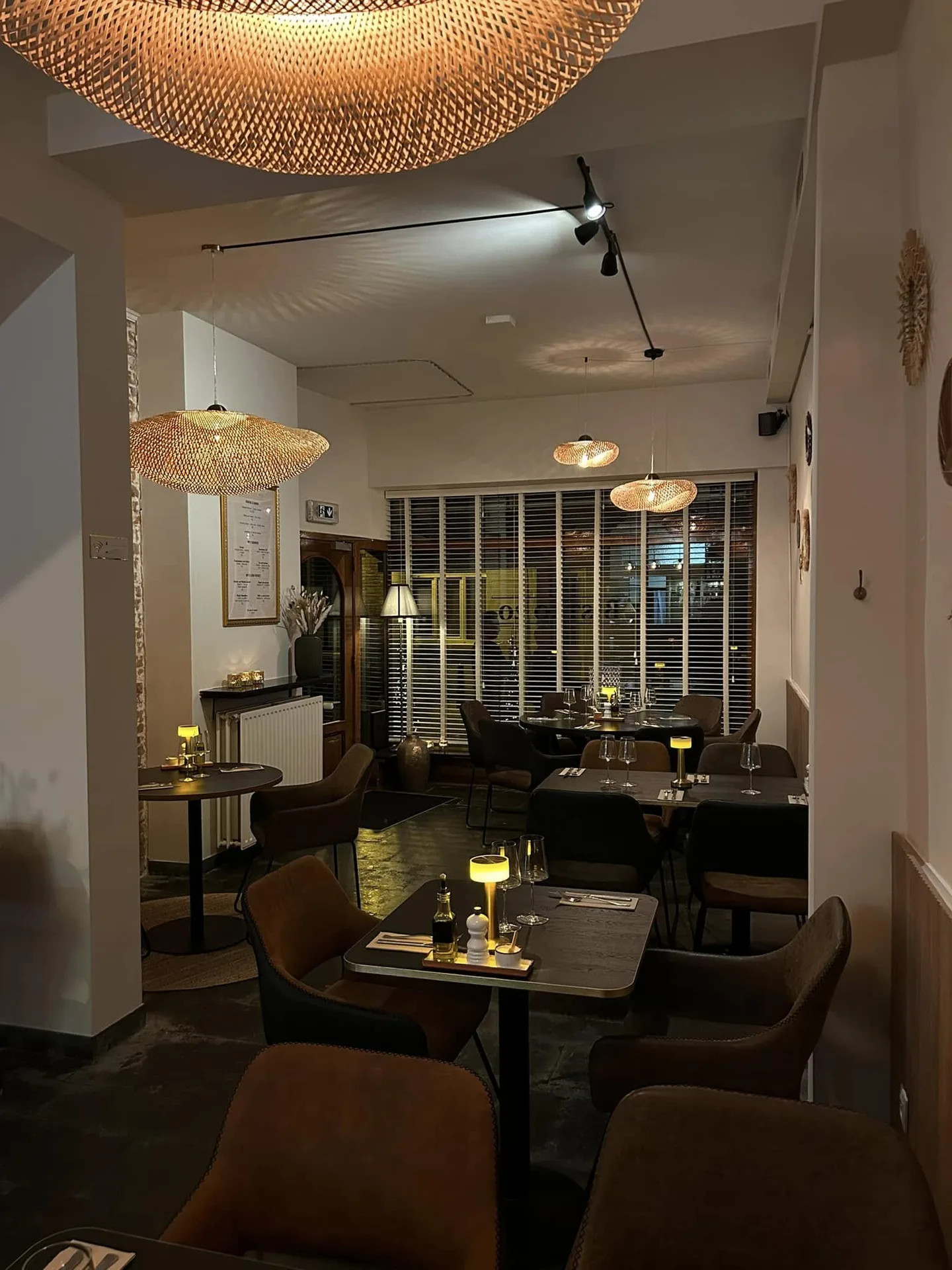 Bistro 20 — atmosphere