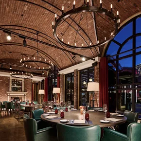 Gordon Ramsay Pub & Grill — atmosphere