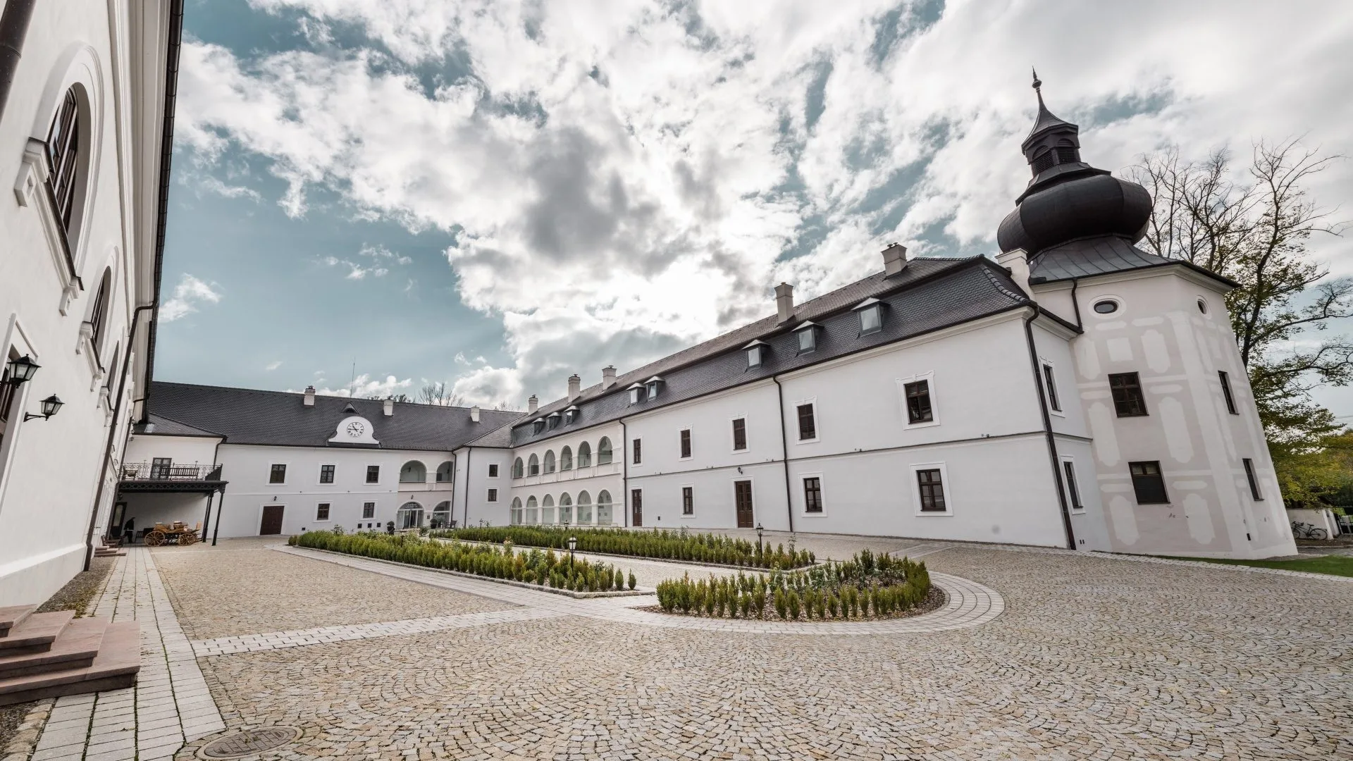 Reštaurácia SONGE Chateau Appony — photo 54