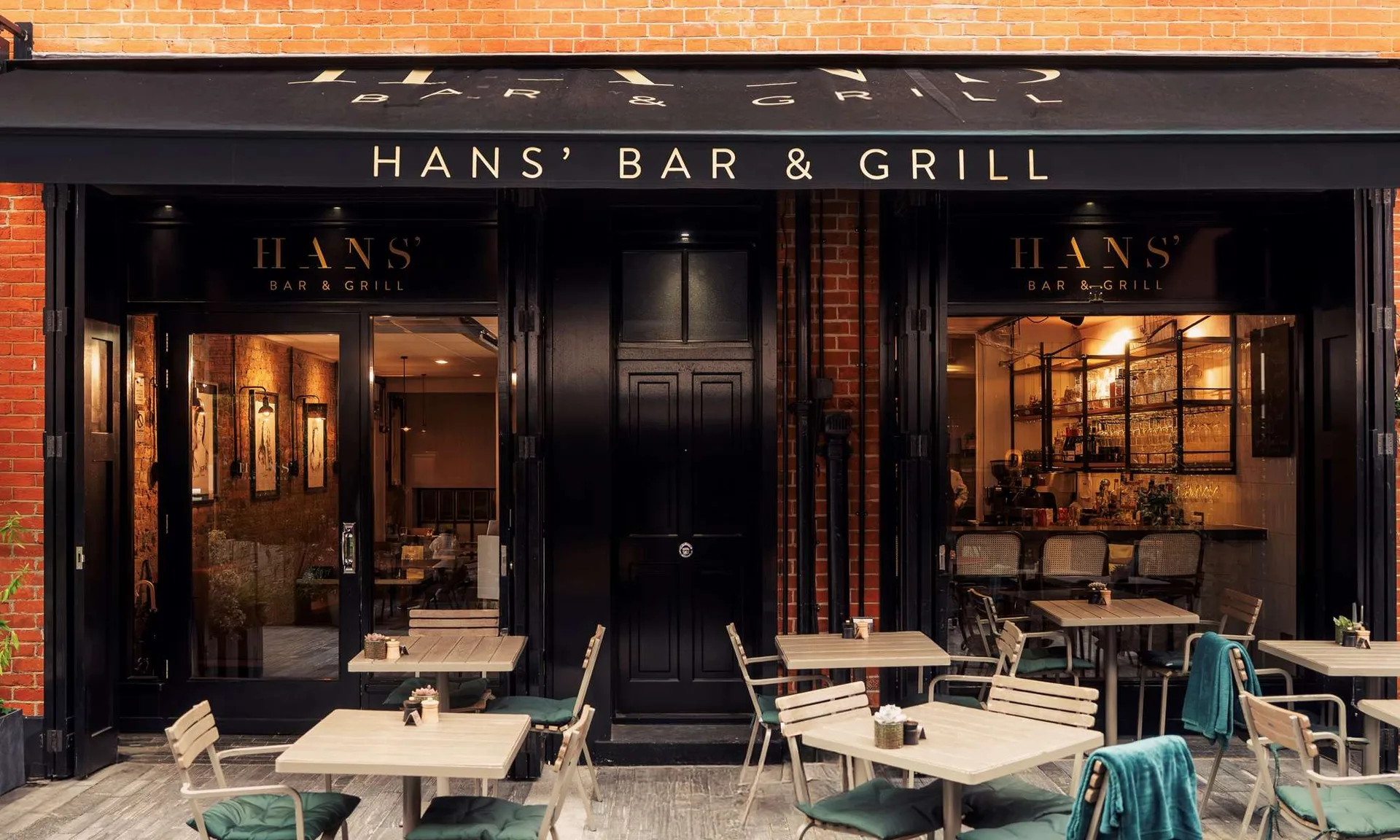 Hans' Bar & Grill — photo 8