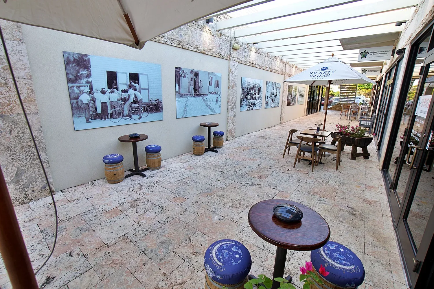 Le Petit Bar — photo 32