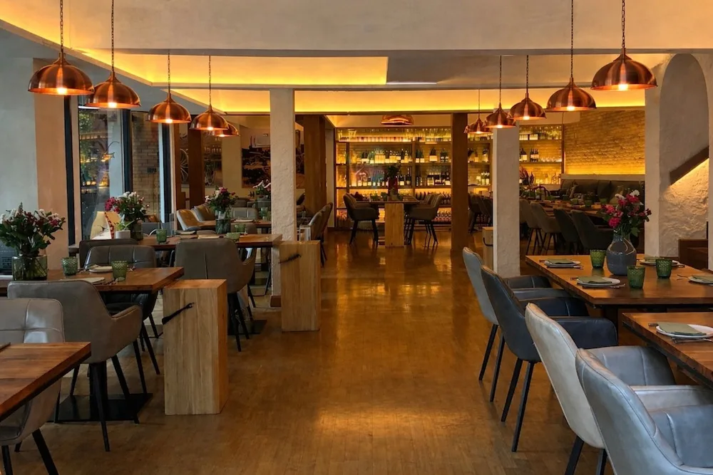 iO- Italian Osteria — atmosphere