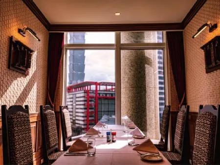 Lawry's The Prime Rib — atmosphere
