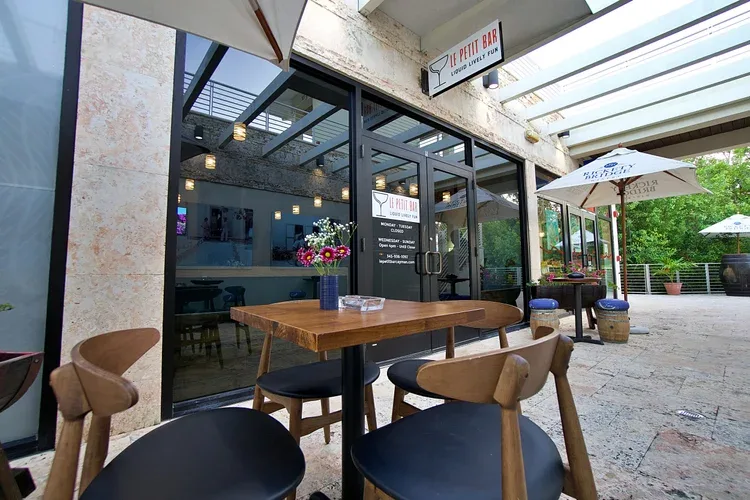 Le Petit Bar — photo 17