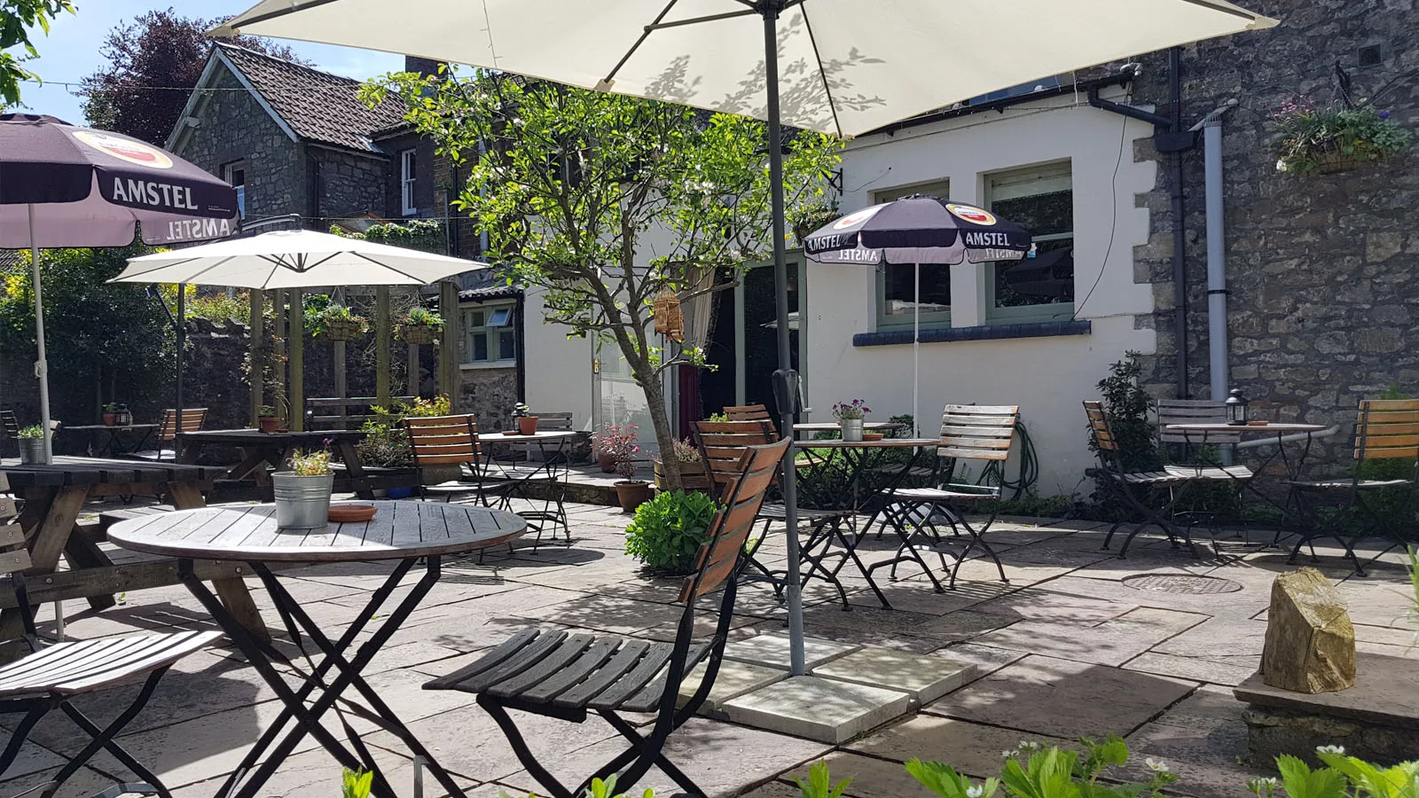The Oakhill Inn — atmosphere