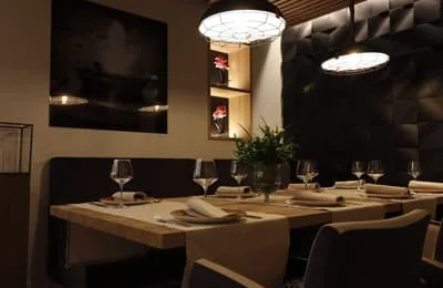 Villa de Oro — atmosphere
