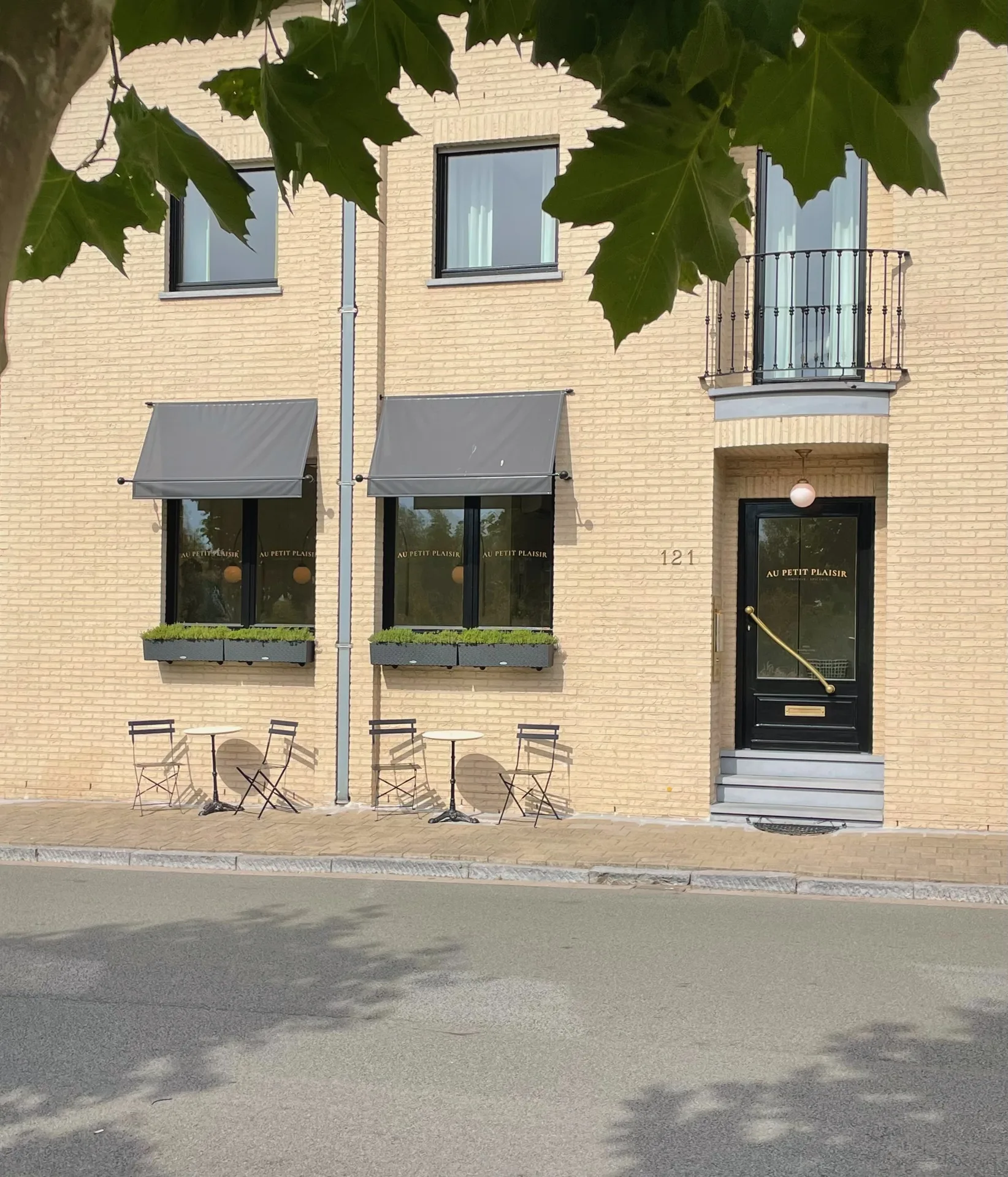 Au Petit Plaisir — photo 11