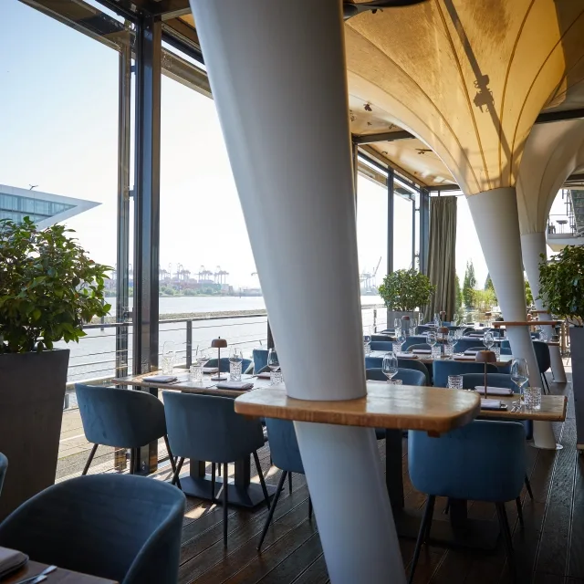 am kai | restaurnt. seafood. drinks. elbblick — photo 10