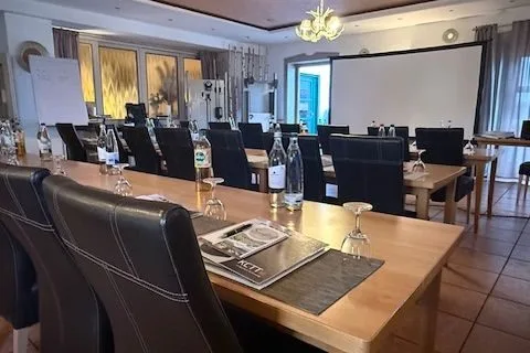 Aura, Paris
