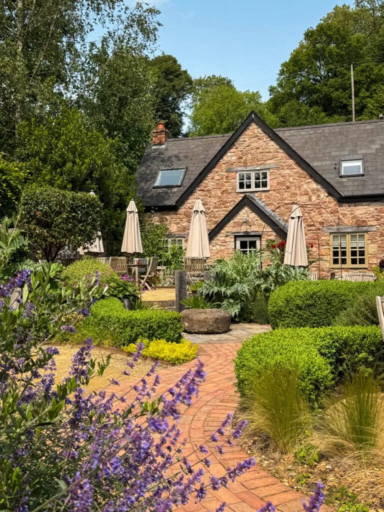 Tudor Farmhouse Hotel & Restaurant — photo 37