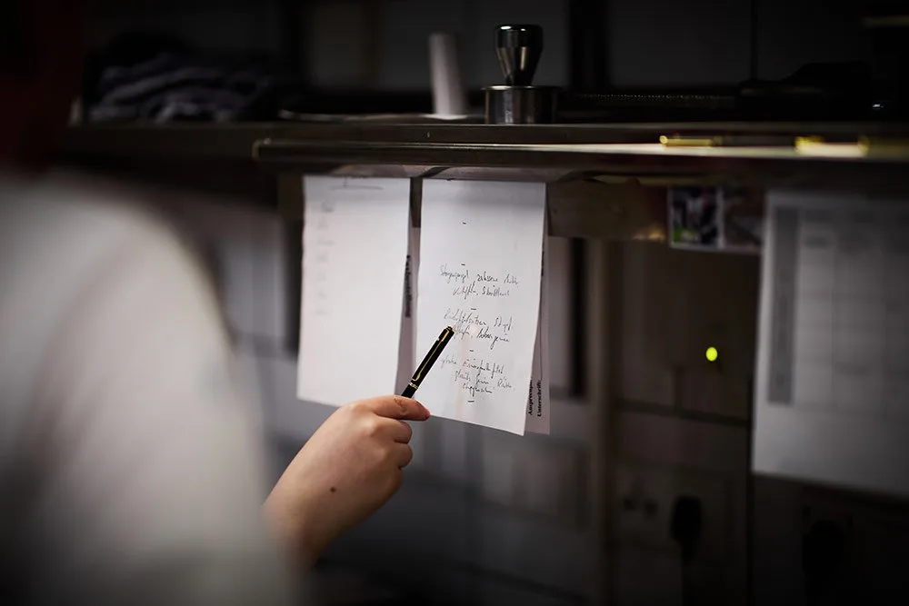 Jan Diekjobst Restaurant — kitchen