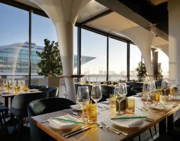 am kai | restaurnt. seafood. drinks. elbblick — photo 9