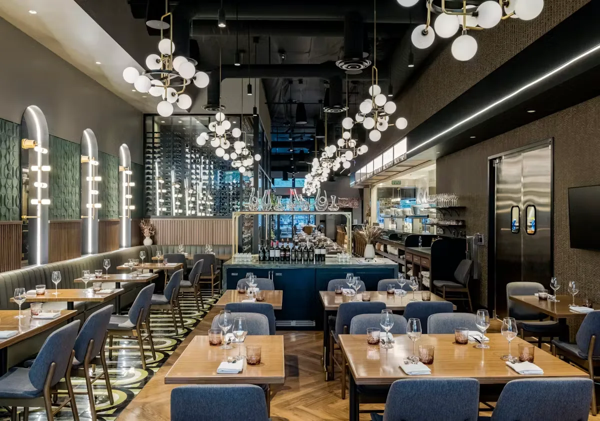 Amari Italian Kitchen & Wine Shop — photo 14