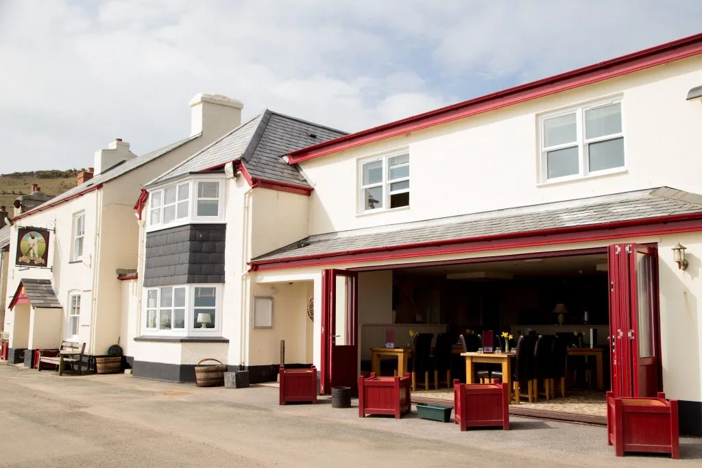 The Cricket Inn — atmosphere