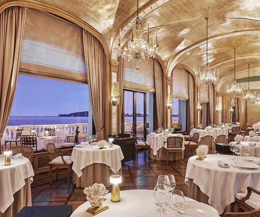 Le Restaurant des Rois - La Réserve de Beaulieu — photo 75