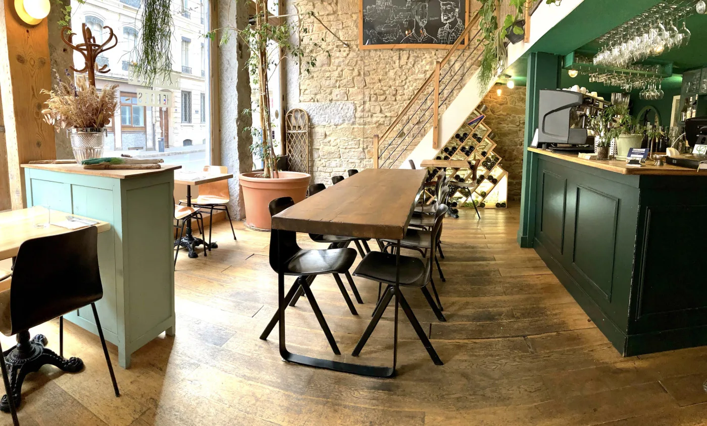 Les Mauvaises Herbes — atmosphere