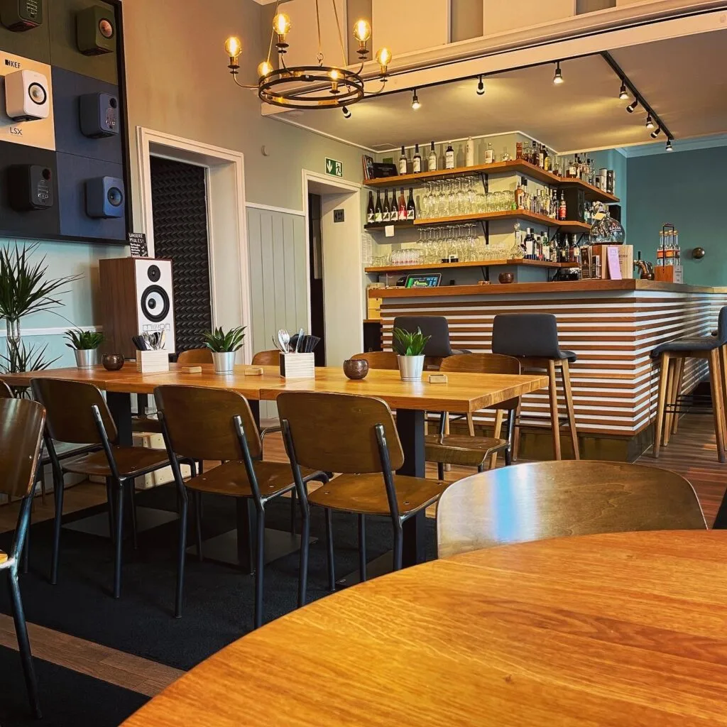 OWLs Bar &amp; Restaurant — photo 15