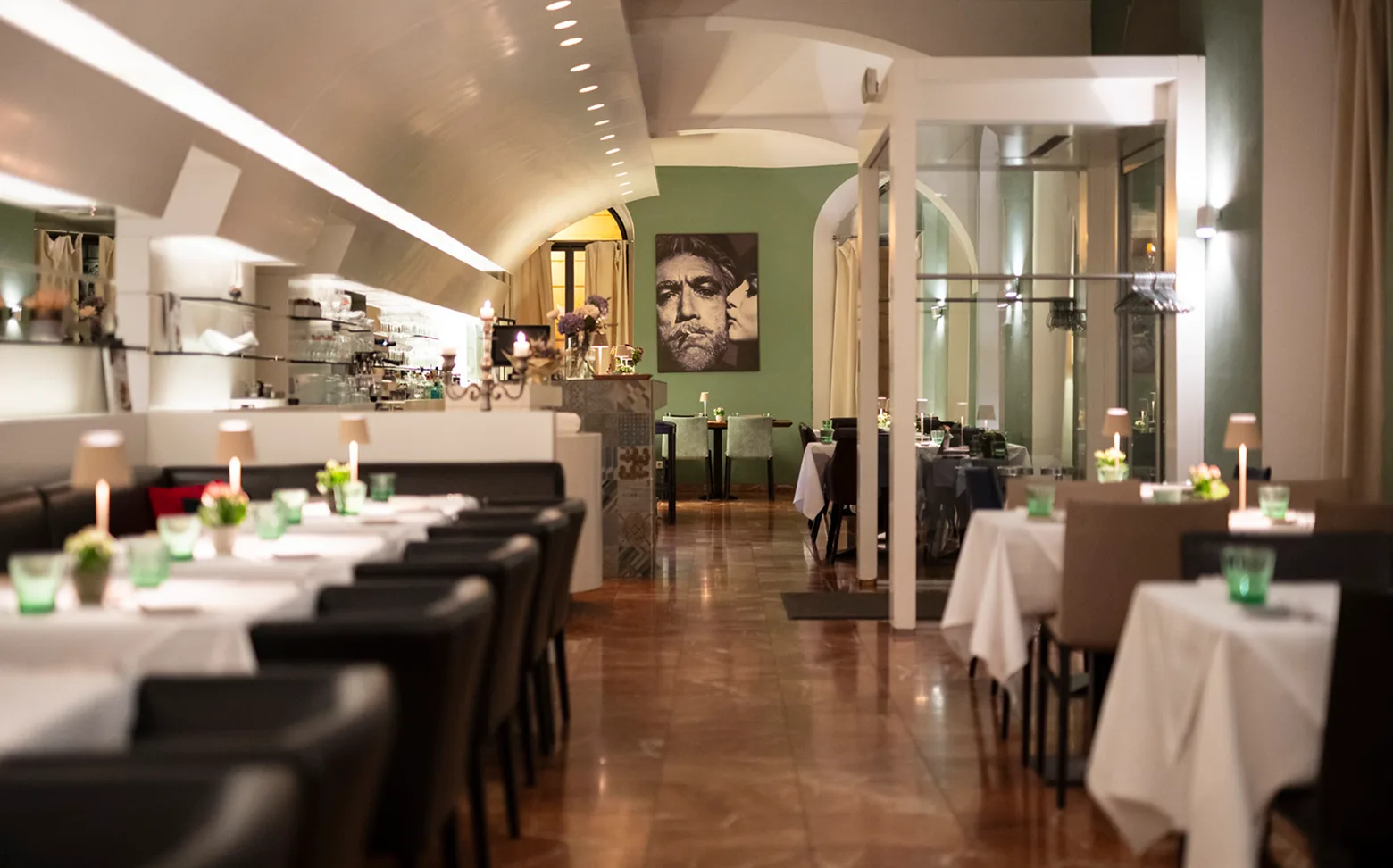 Ella’s Bar. Restaurant — photo 27