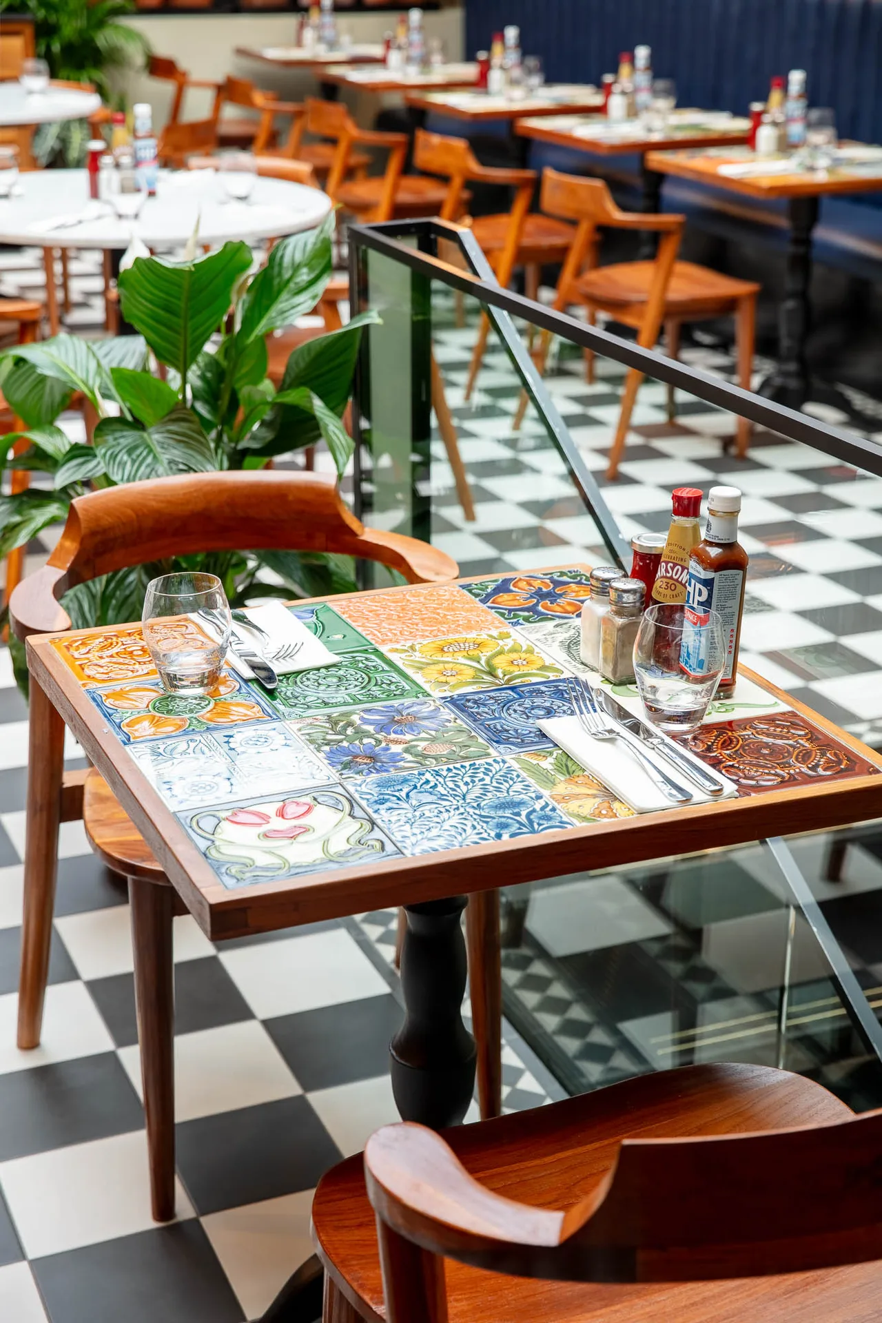 The Mayfair Chippy Knightsbridge — atmosphere