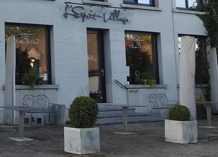 L'Esprit Village — atmosphere