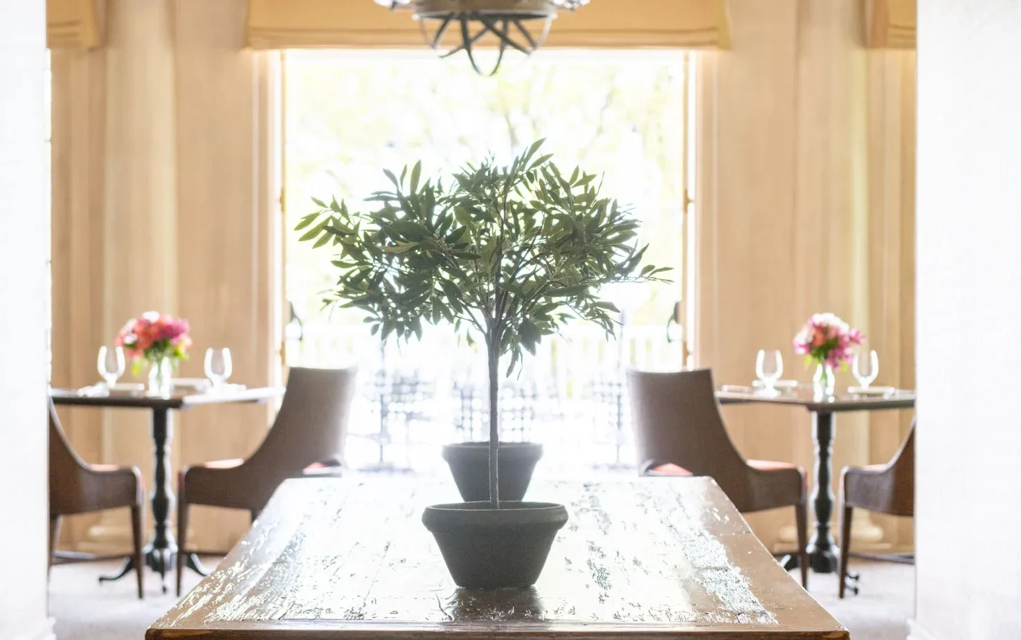 1833 Kitchen & Bar — atmosphere