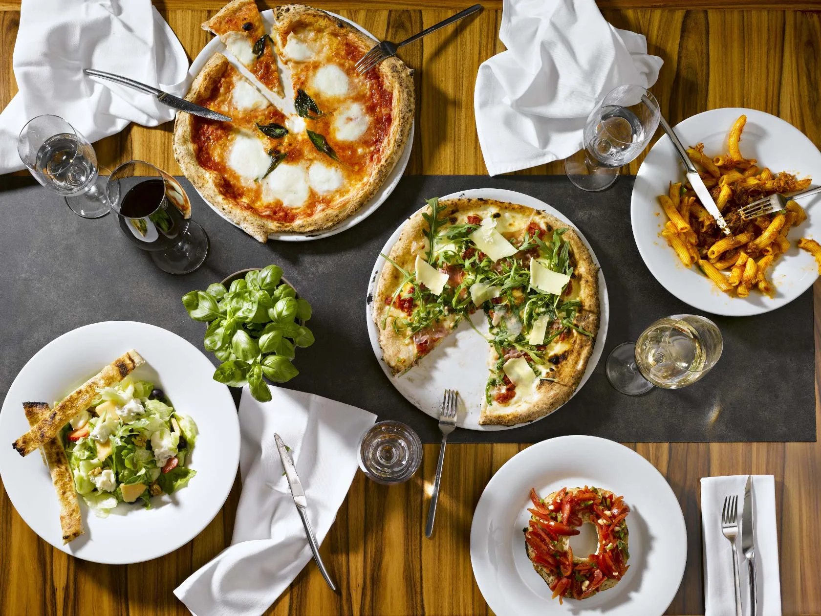 Pizza Nuova — atmosphere